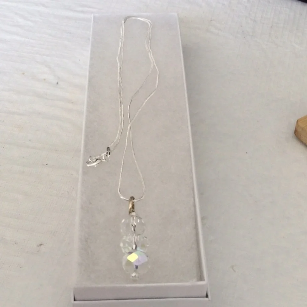 Chic SilverColor  Necklace with Iridescent Beads NWOT *